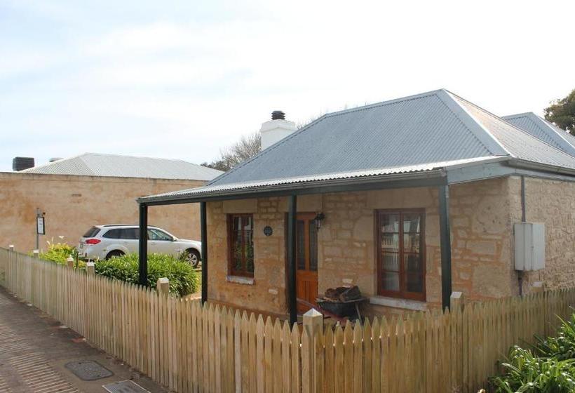 تختخواب و صبحانه Victoria Cottage