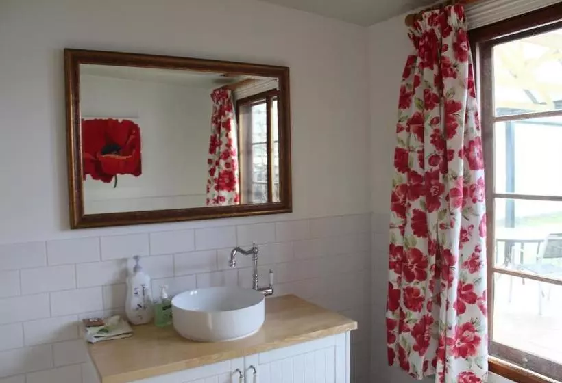 Aamiaismajoitus (B&B) Victoria Cottage