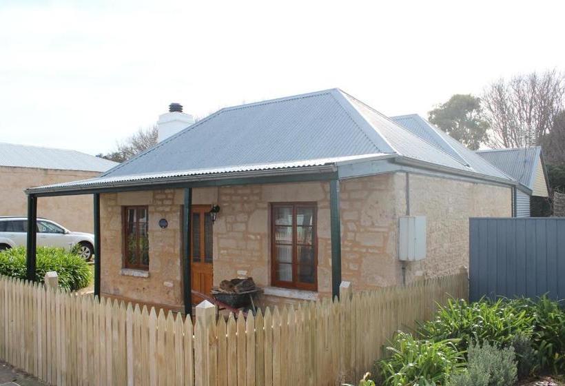 تختخواب و صبحانه Victoria Cottage