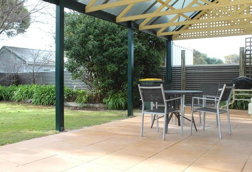 تختخواب و صبحانه Victoria Cottage