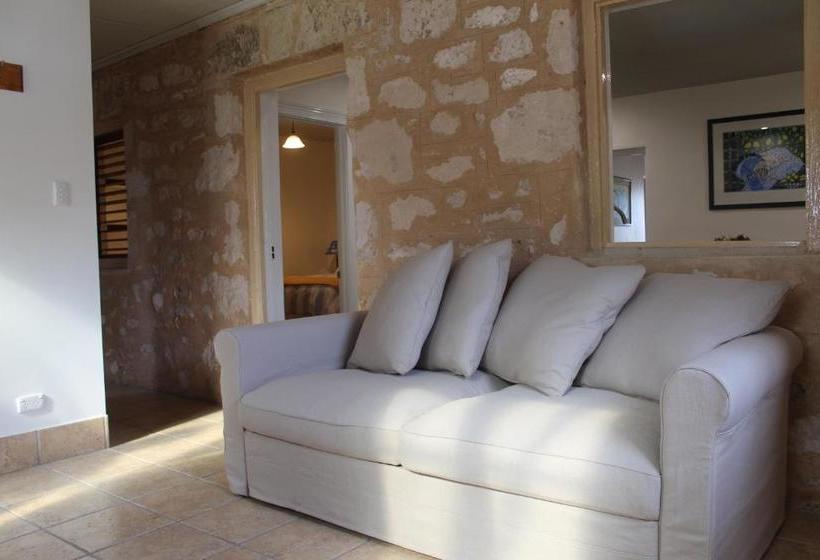 تختخواب و صبحانه Victoria Cottage