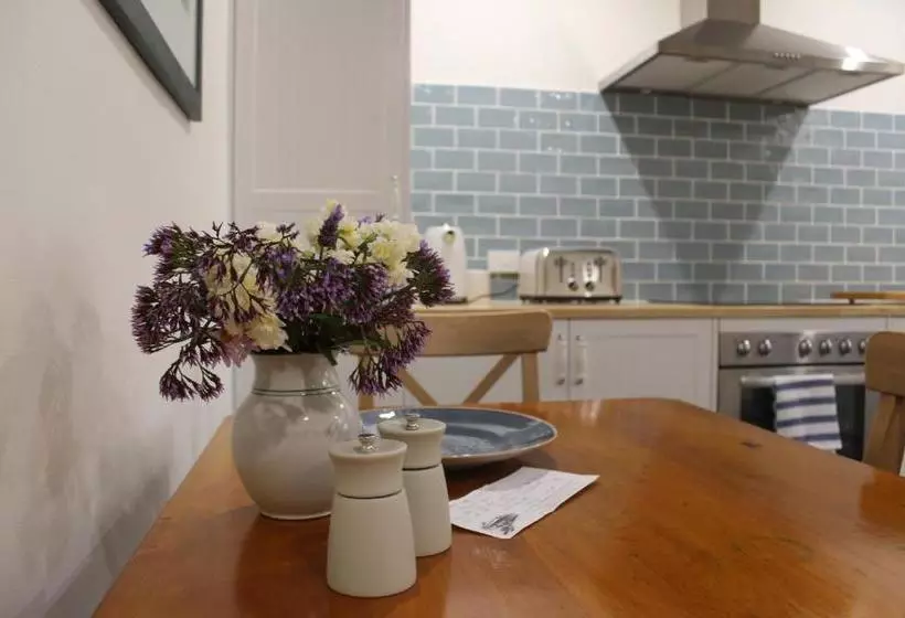 Aamiaismajoitus (B&B) Victoria Cottage