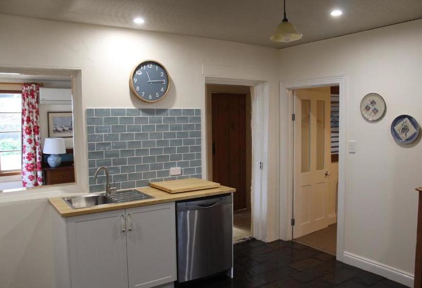 تختخواب و صبحانه Victoria Cottage