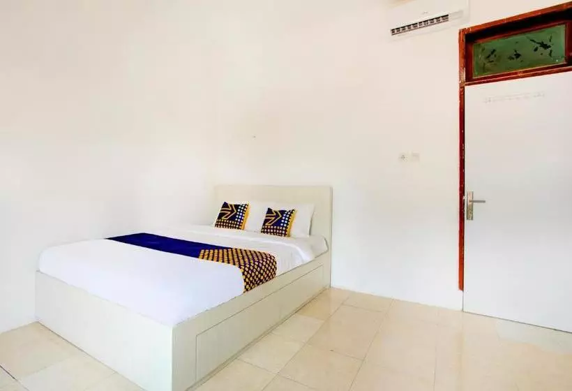 Hotelli Vaccinated Staff  Spot On 3928 Terrace House Syariah