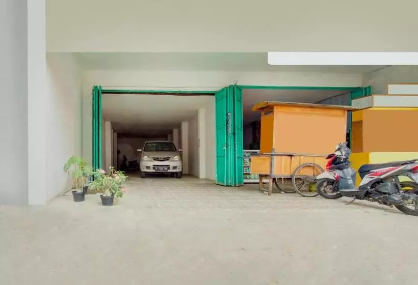 Hotelli Vaccinated Staff  Spot On 3928 Terrace House Syariah