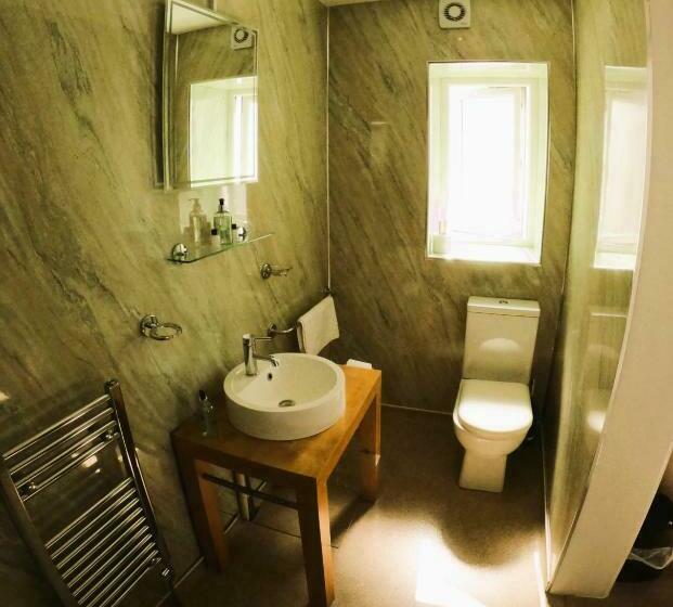 Bed and Breakfast Lundy House