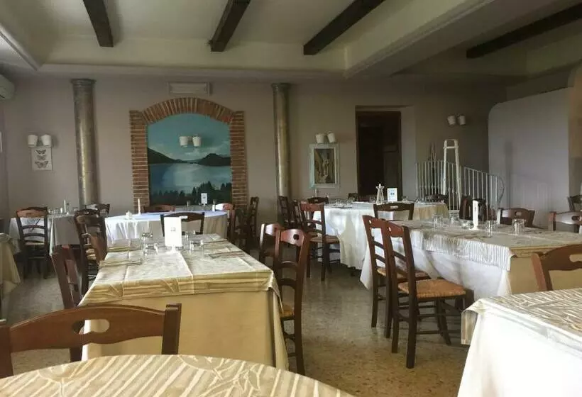 Hotelli Albergo La Pineta