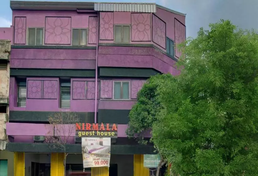 Hotelli Oyo 3860 Nirmala Guest House