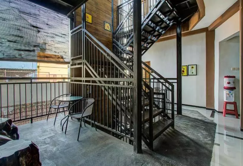 Hotelli Oyo 3860 Nirmala Guest House
