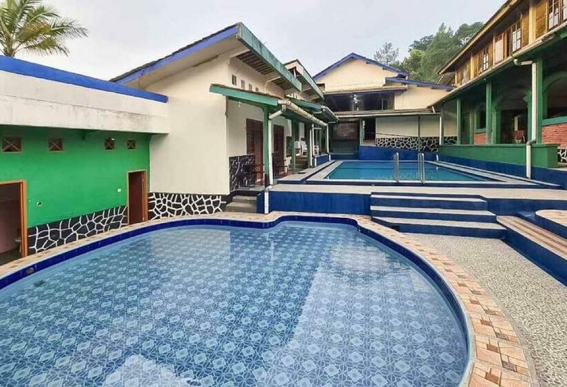 בית מלון כפרי Pesona Wisata Alam Ciparay Endah Mitra Reddoorz