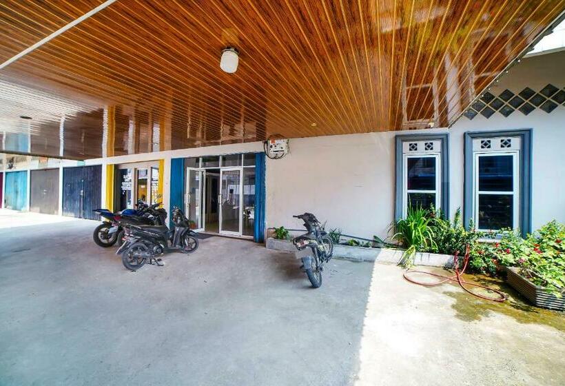 בית מלון כפרי Reddoorz @ Brayan Medan