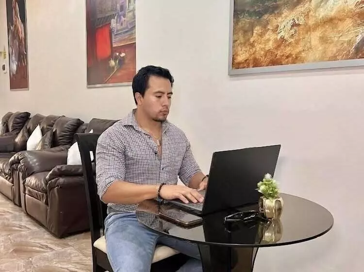 Jultom Inn Hotel & Suites