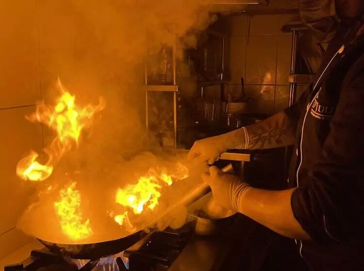 Jultom Inn Hotel & Suites