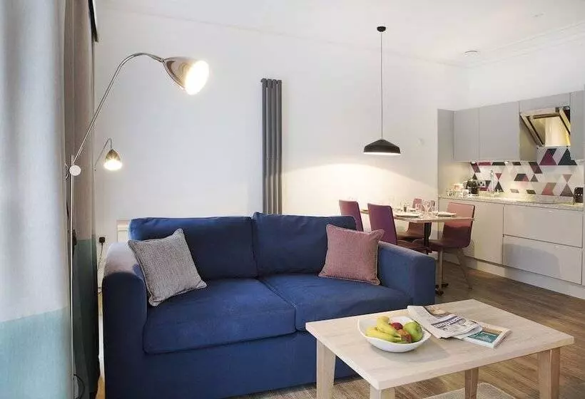 Отель Cityroomz Edinburgh