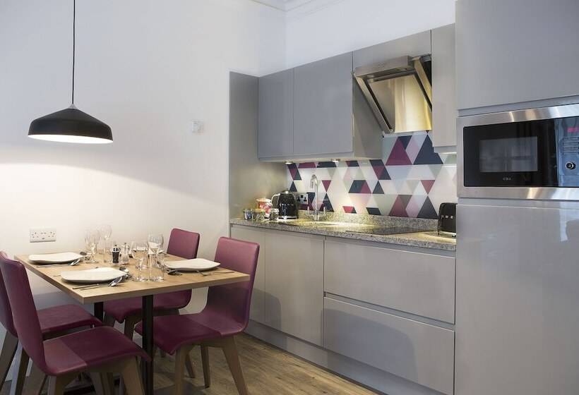 Отель Cityroomz Edinburgh