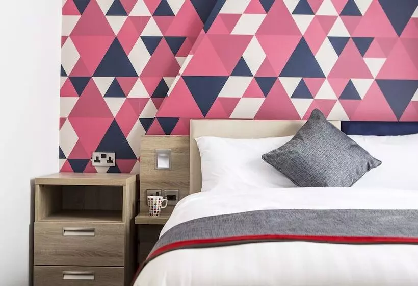 Отель Cityroomz Edinburgh