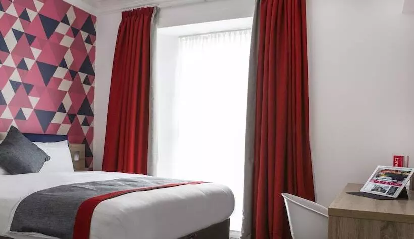 Отель Cityroomz Edinburgh