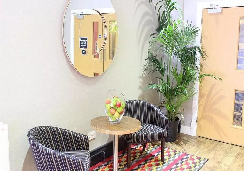 Отель Cityroomz Edinburgh