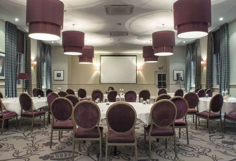 Отель De Vere Wokefield Estate