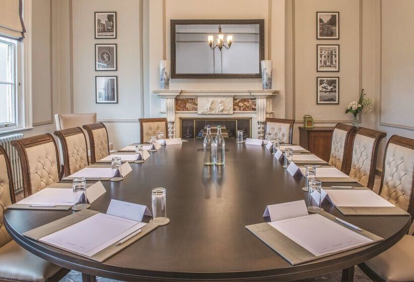 酒店 De Vere Wokefield Estate