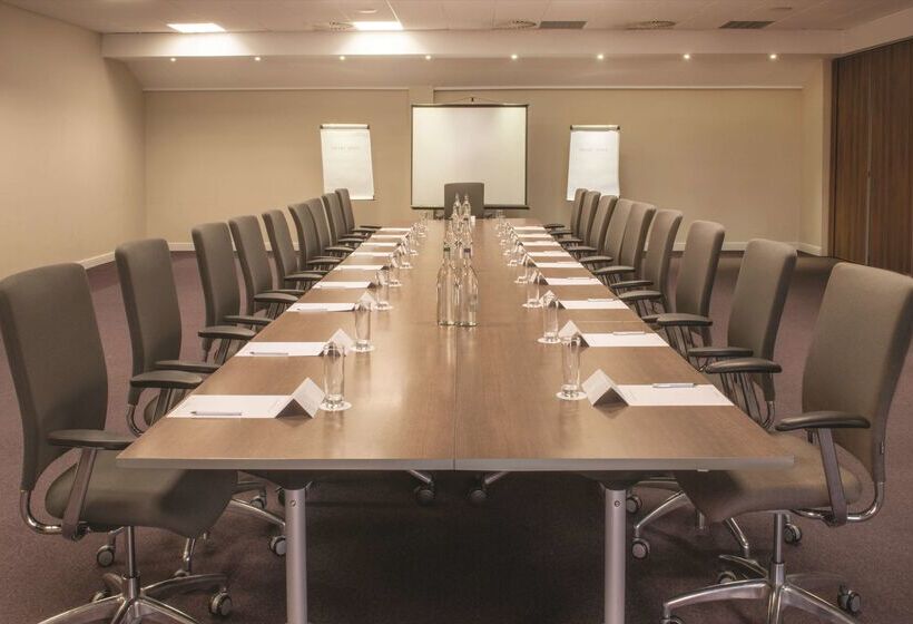 酒店 De Vere Wokefield Estate