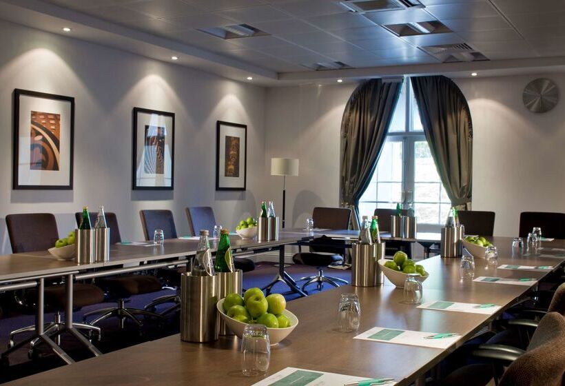 酒店 De Vere Wokefield Estate