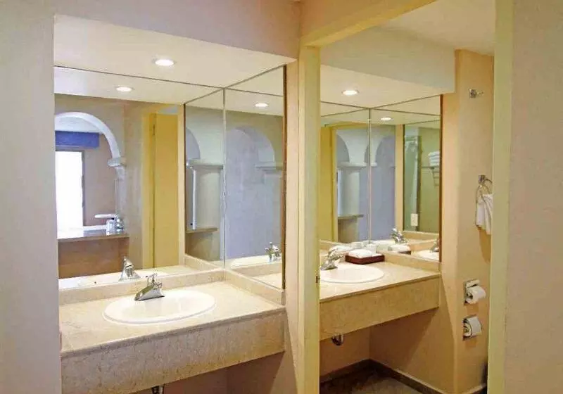 هتل Gran Plaza & Convention Center