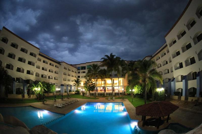 هتل Gran Plaza & Convention Center