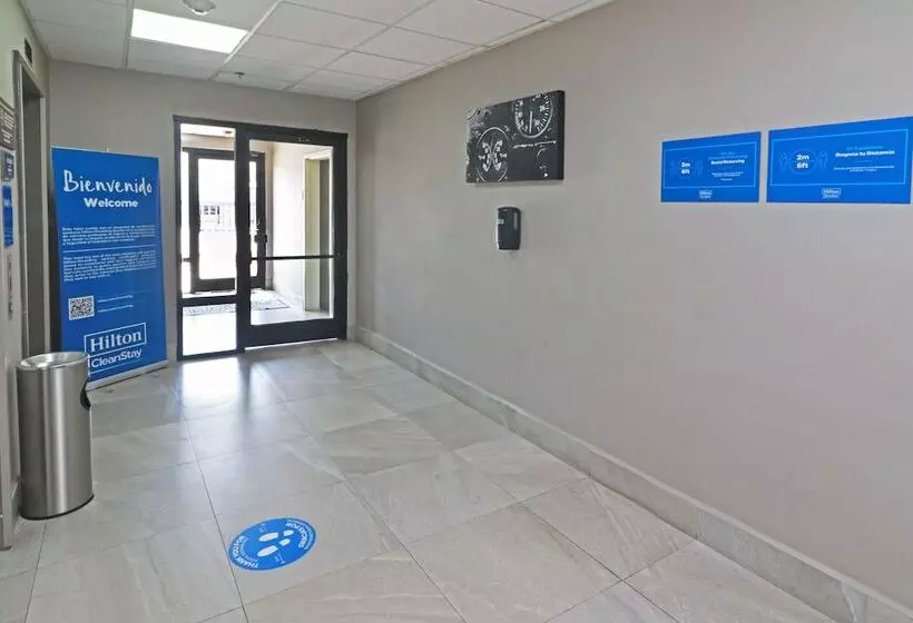 هتل Hampton Inn By Hilton Monterrey Airport