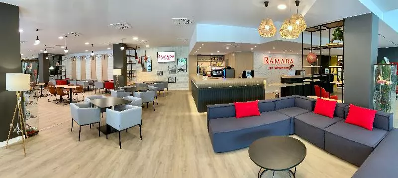 Отель Ramada By Wyndham Valencia Almussafes