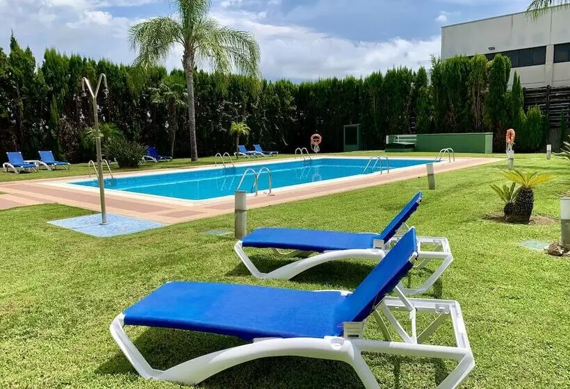 Отель Ramada By Wyndham Valencia Almussafes