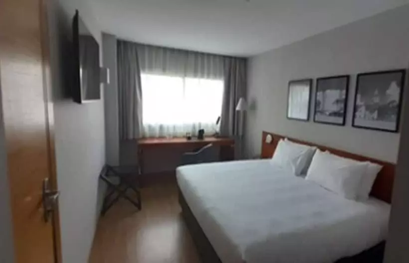 Отель Ramada By Wyndham Valencia Almussafes