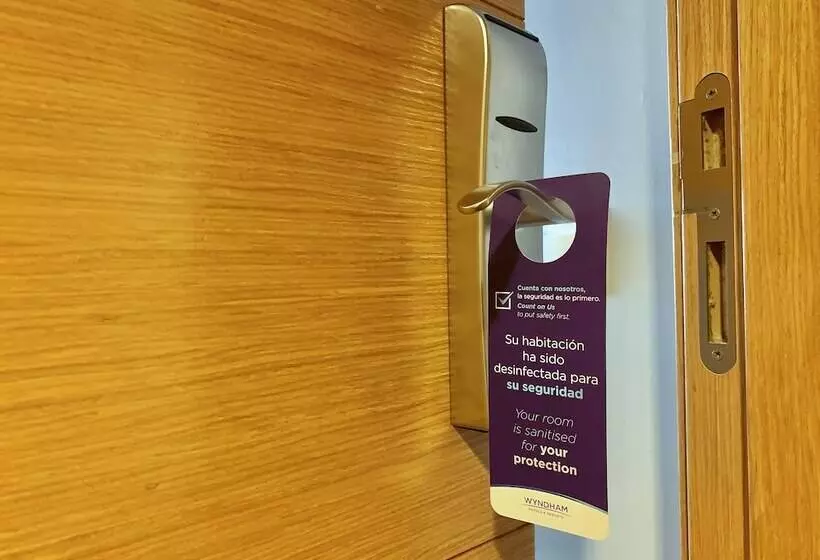 Отель Ramada By Wyndham Valencia Almussafes