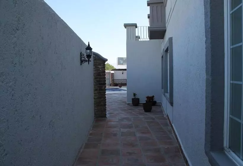 هتل Suites México Plaza León Campestre