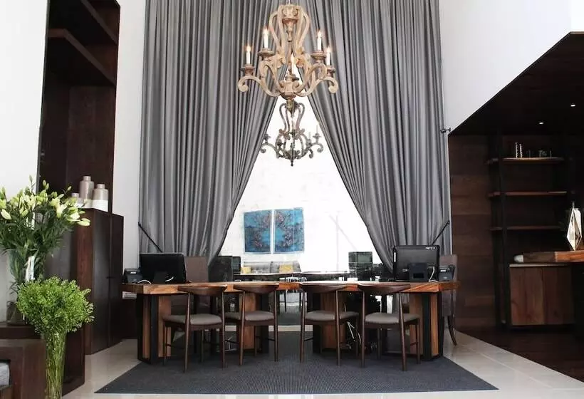 هتل Suites México Plaza León Campestre