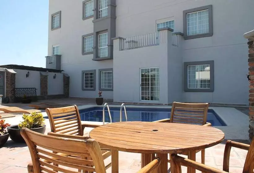 هتل Suites México Plaza León Campestre