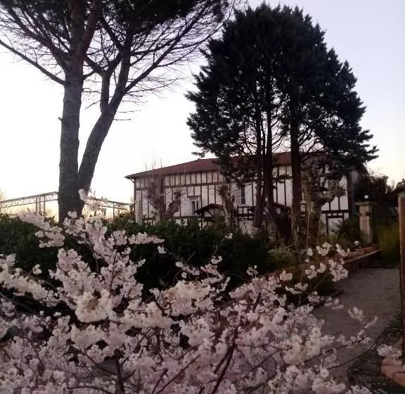 Aamiaismajoitus (B&B) Hostelry Music Repetition