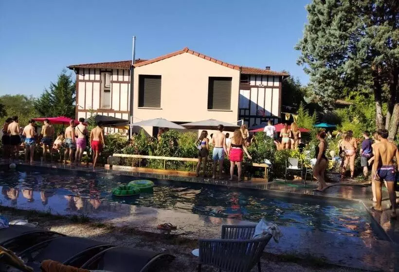 Aamiaismajoitus (B&B) Hostelry Music Repetition