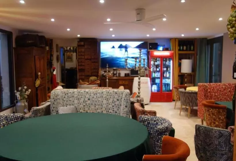 Aamiaismajoitus (B&B) Hostelry Music Repetition