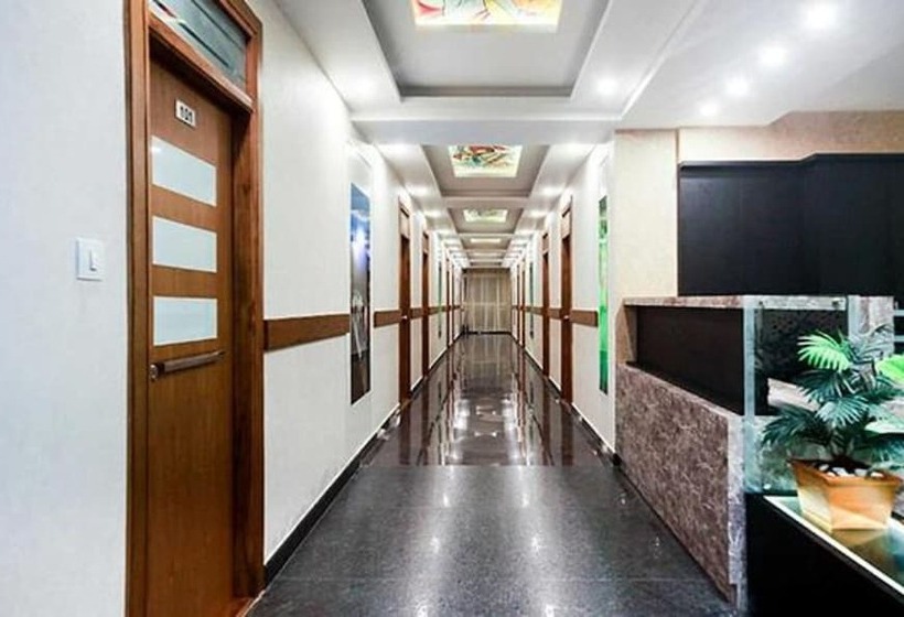 Fabhotel Prime Suloka Towers 500m From View Point, Kaveri River