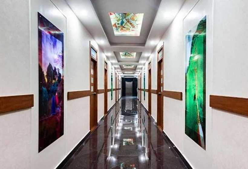 Fabhotel Prime Suloka Towers 500m From View Point, Kaveri River