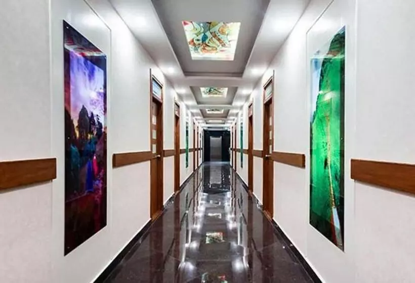 Fabhotel Prime Suloka Towers   500m From View Point, Kaveri River