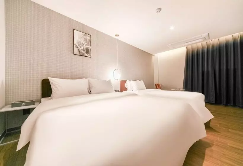 Hotelli Pohang Brown Dot