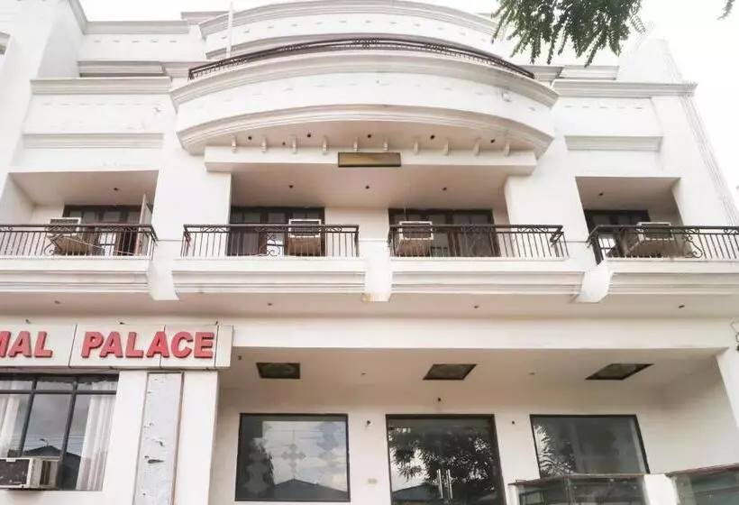 Hotelli Oyo 61138  Kamal Palace
