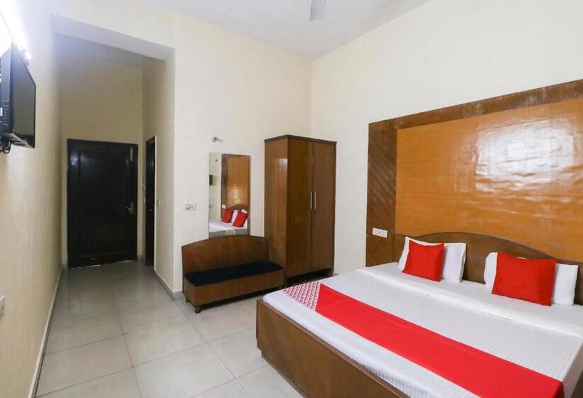 בית מלון כפרי Oyo 61138 Kamal Palace