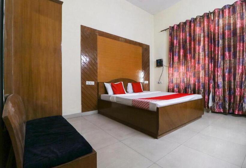 בית מלון כפרי Oyo 61138 Kamal Palace