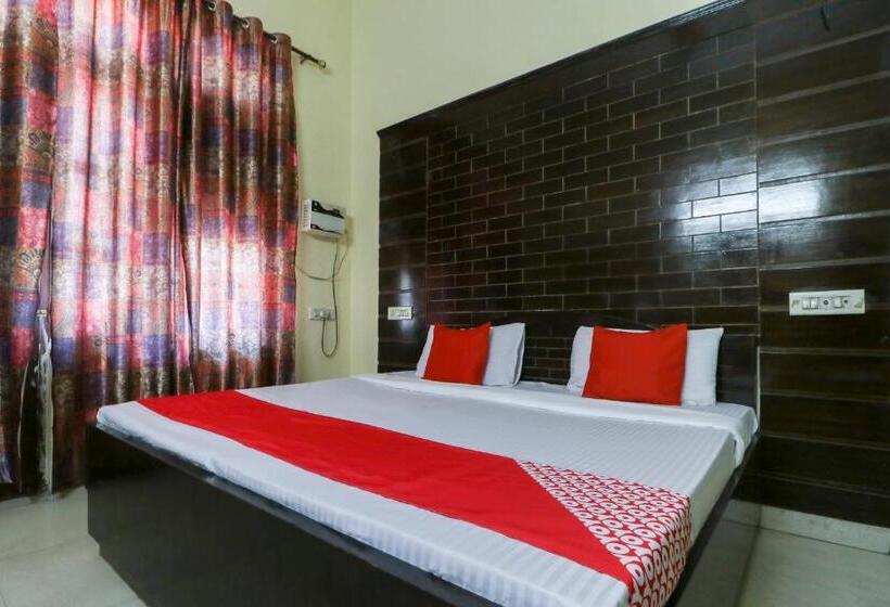 בית מלון כפרי Oyo 61138 Kamal Palace