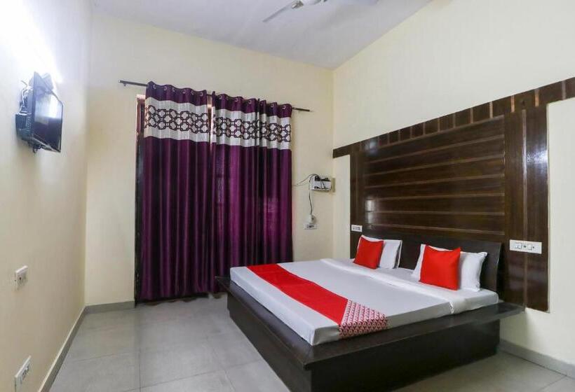 בית מלון כפרי Oyo 61138 Kamal Palace