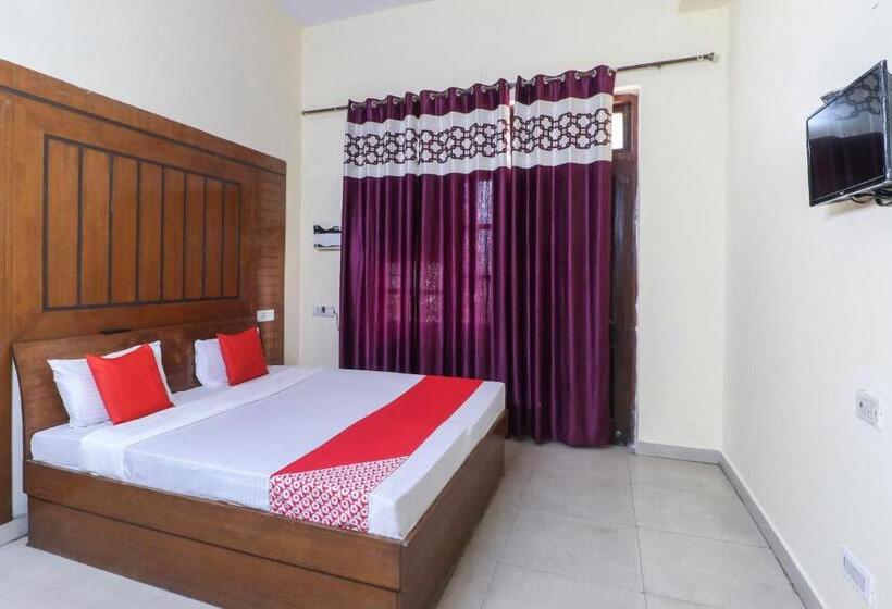 בית מלון כפרי Oyo 61138 Kamal Palace