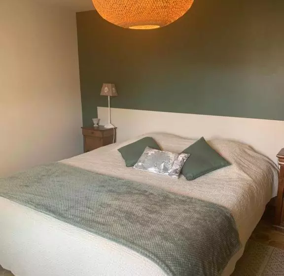 ベッドアンドブレックファースト Domaine Violot Guillemard